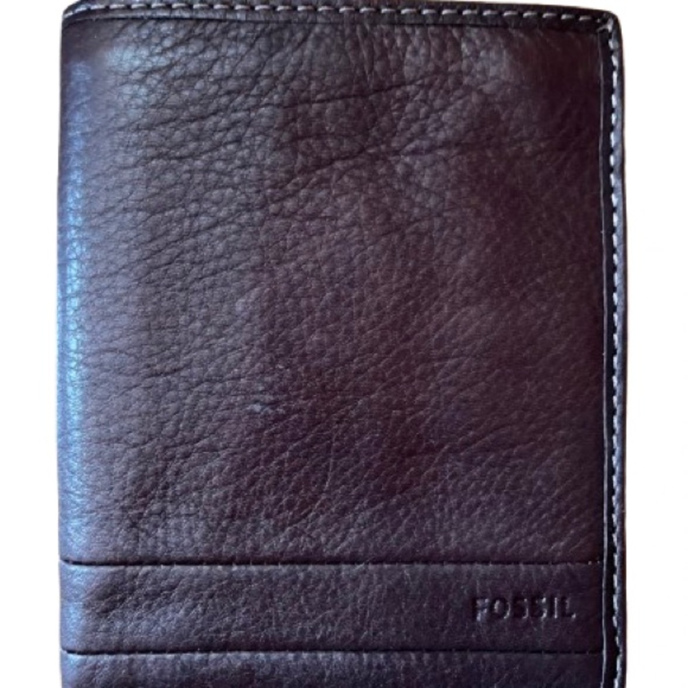 NWT Fossil Lufkin Dark Brown Soft Leather Passport Card Holder Wallet